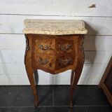 Table de chevet galbée style Louis XV en marqueterie