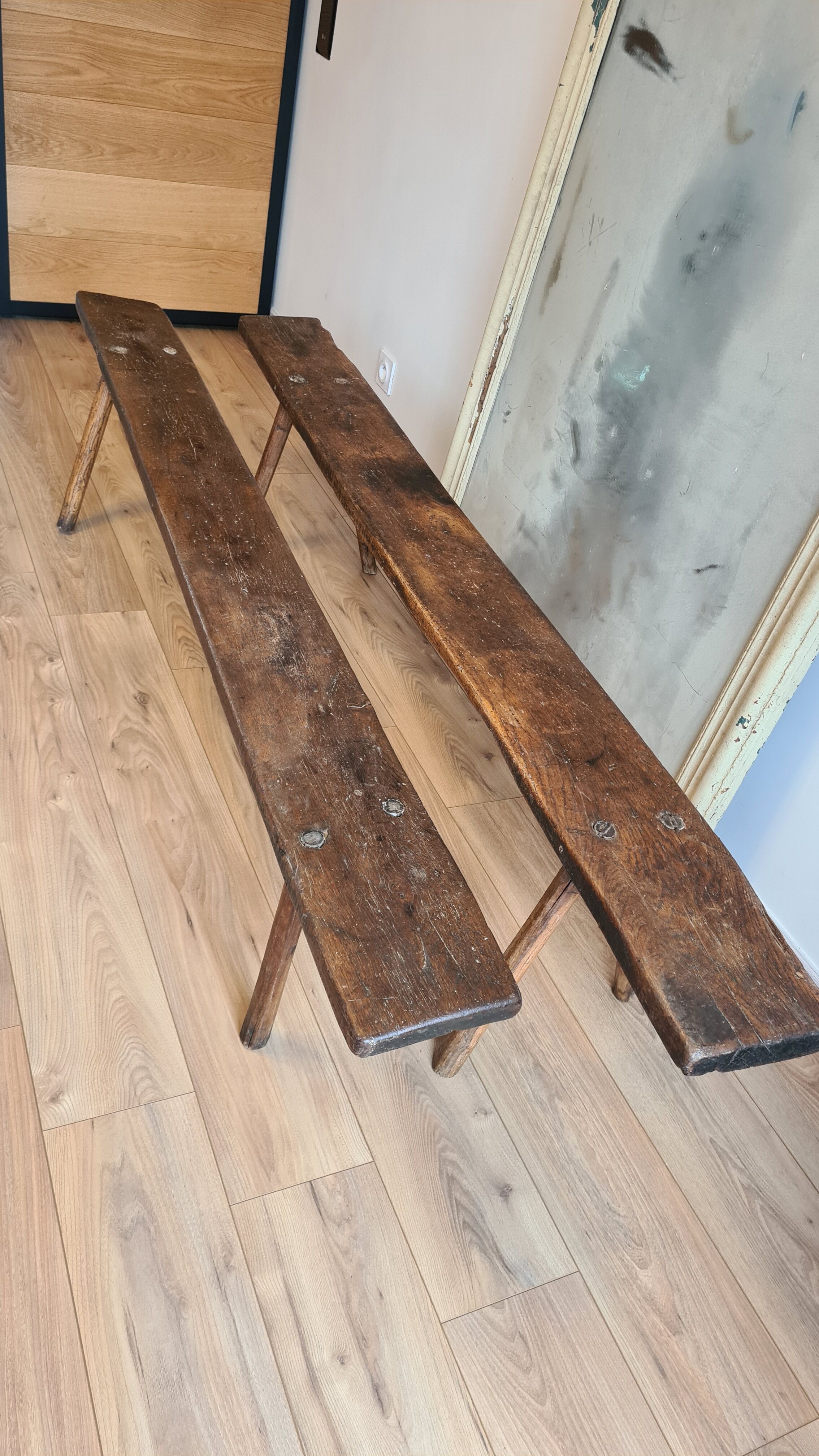 Banc de ferme brutaliste en bois massif