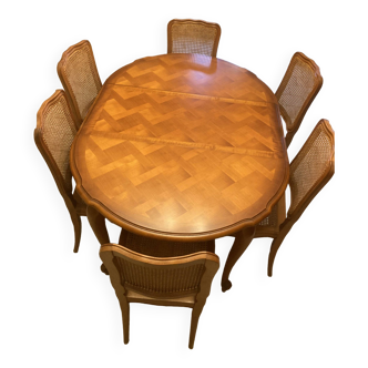 Table ronde avec ces 6 chaises