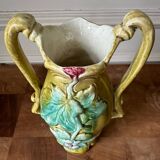 Vase art nouveau en barbotine estampillé
