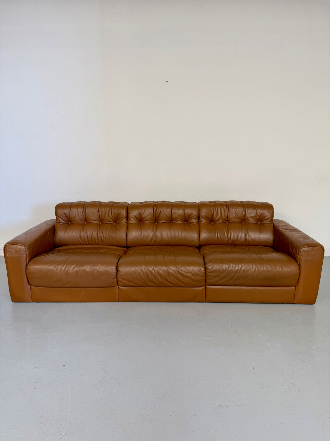 Vintage 1970s De Sede DS-40 camel leather 3-seater sofa.