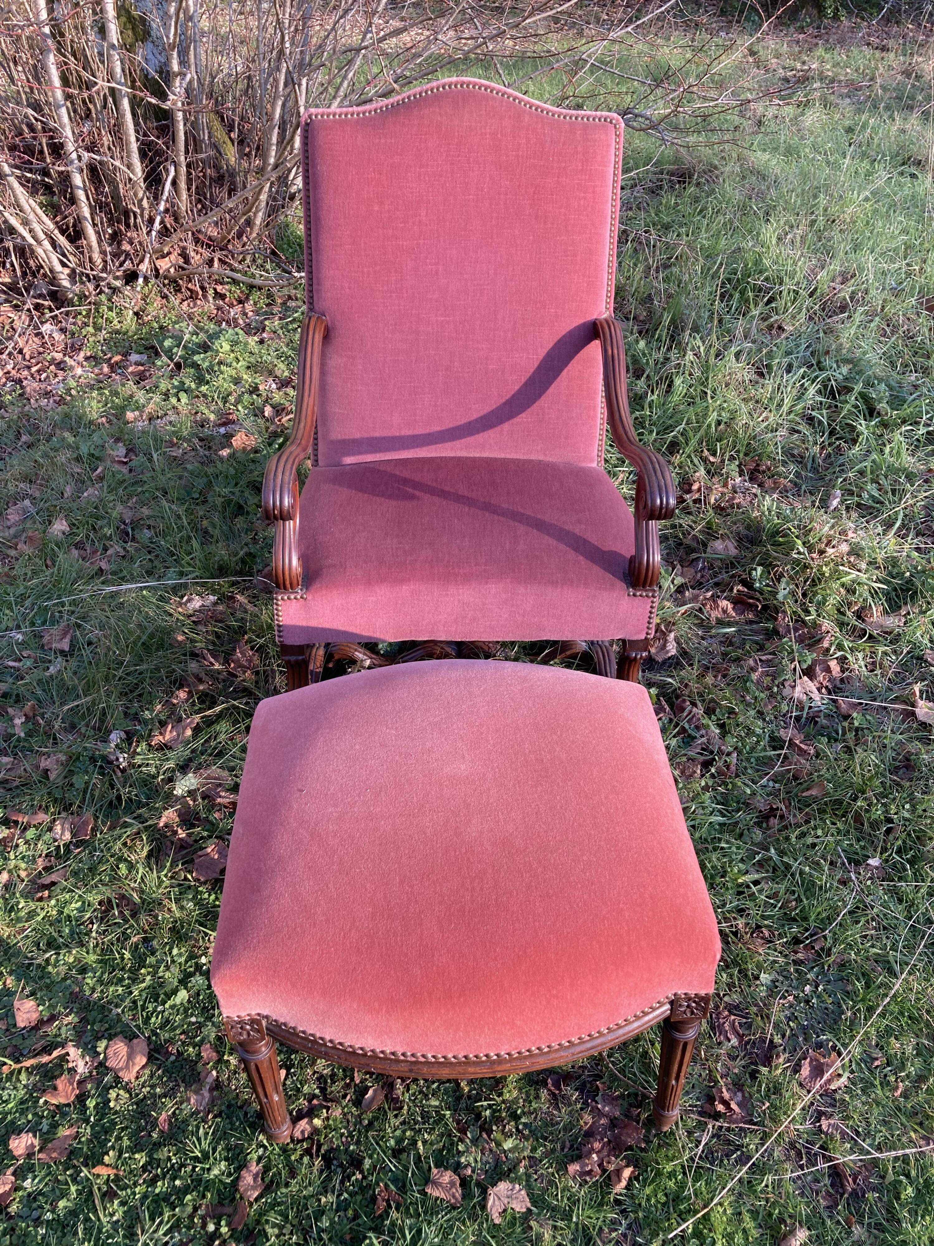 Armchair Voltaire or shepherdess and foot rest in pink velvet Louis XVI
