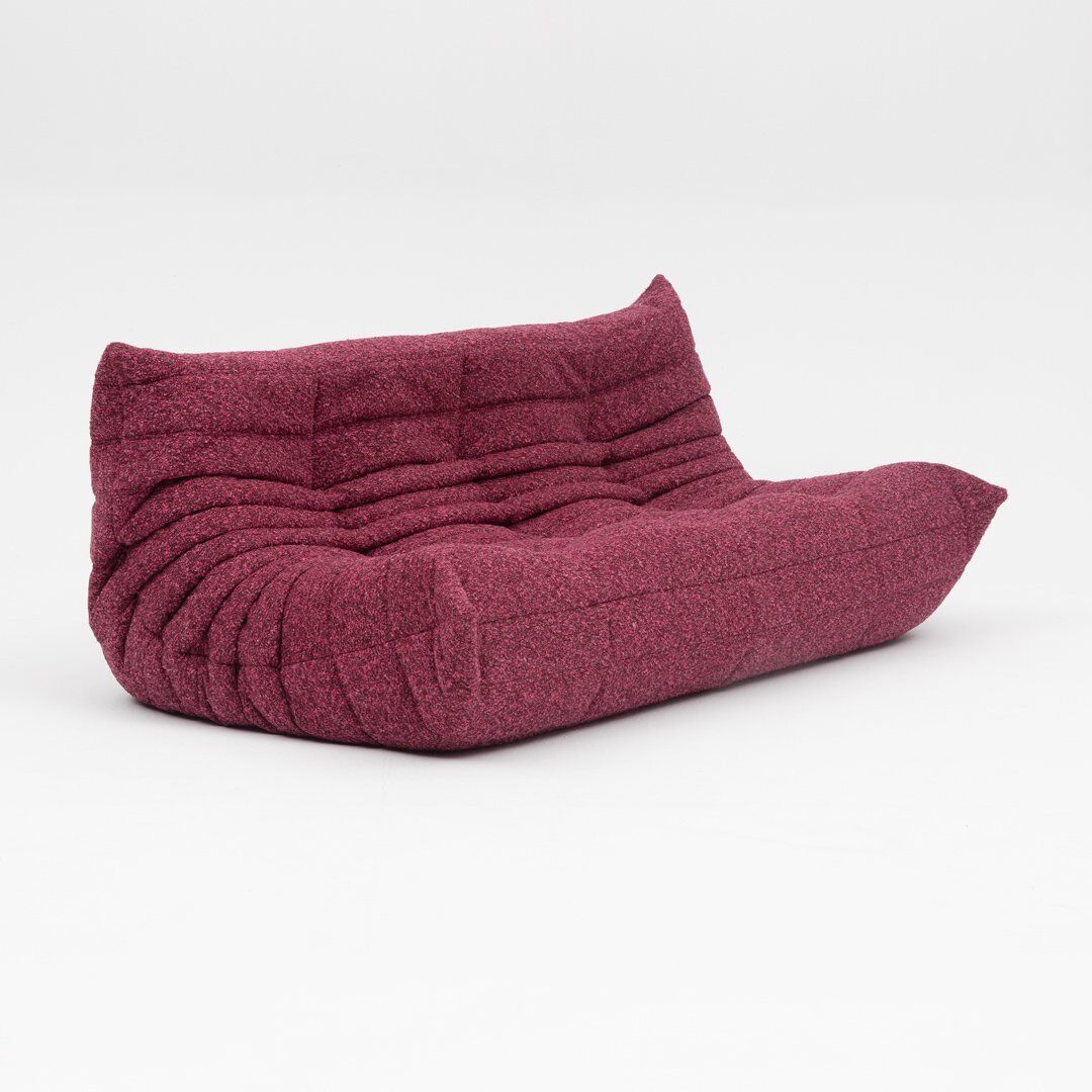 Canapé trois places Togo en bouclé bordeaux par Michel Ducaroy pour Ligne Roset