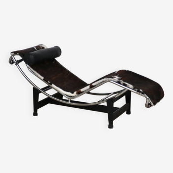 Chaise Longue Cassina LC4 En Peau De Poney Marron Foncé Par Le Corbusier, Charlotte Perriand