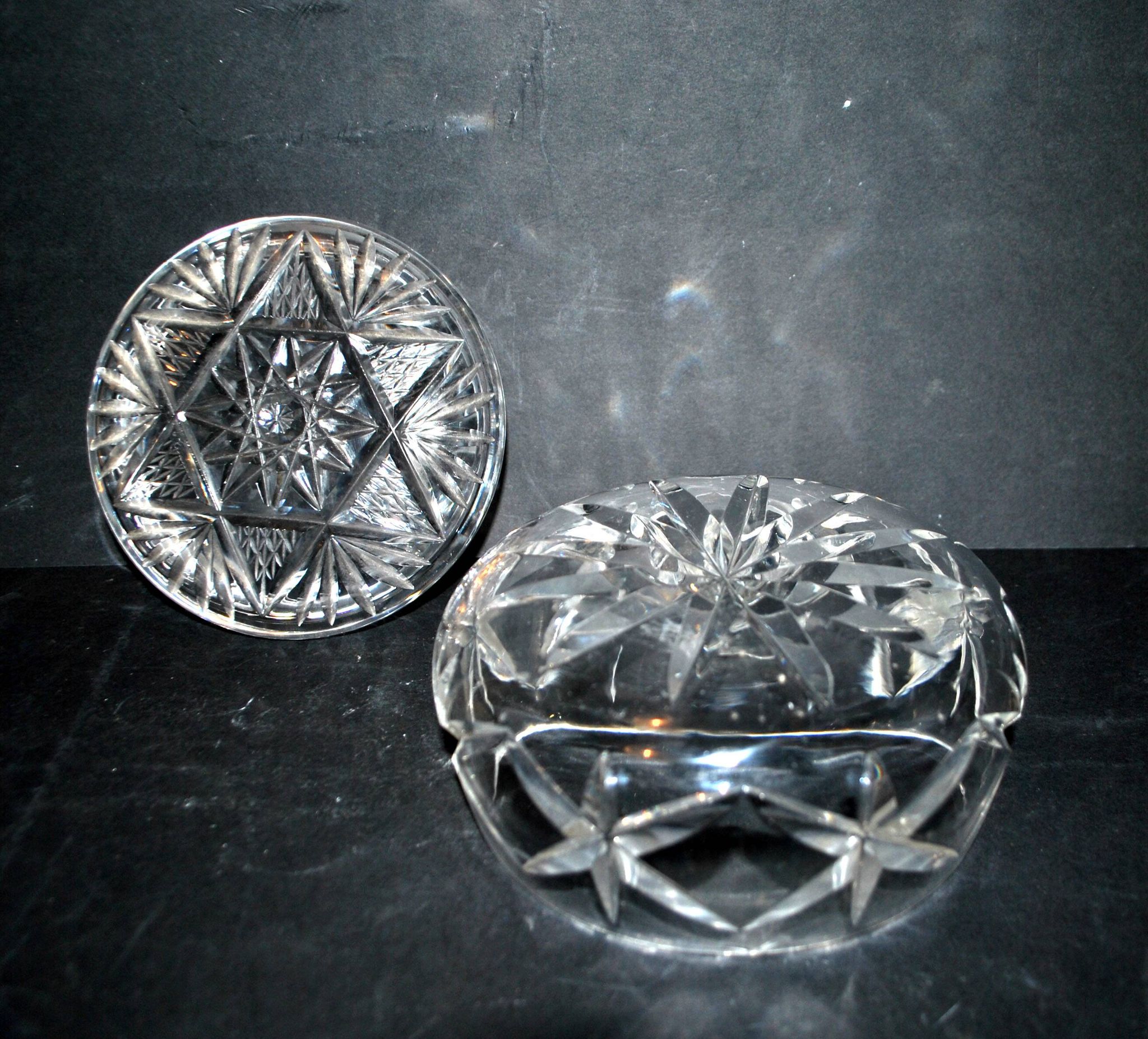 Richly cut crystal candy box from BACCARAT? 20th century.