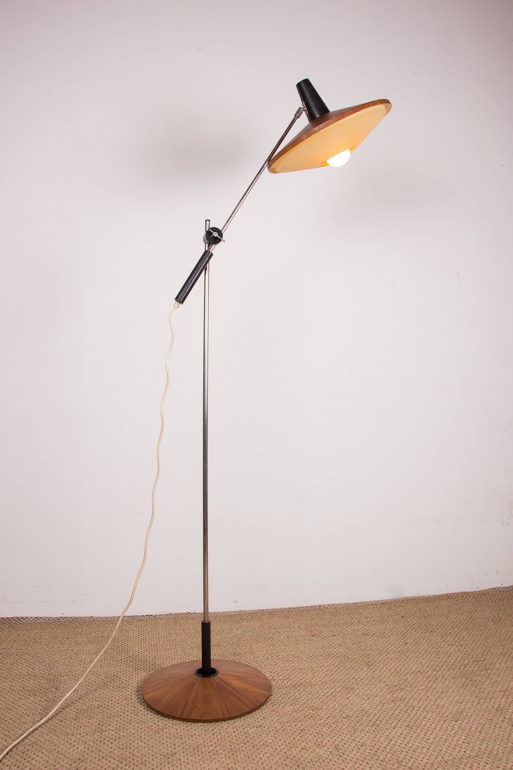 Large tilting floor lamp in steel and teak by Georges Frydman 1960.
