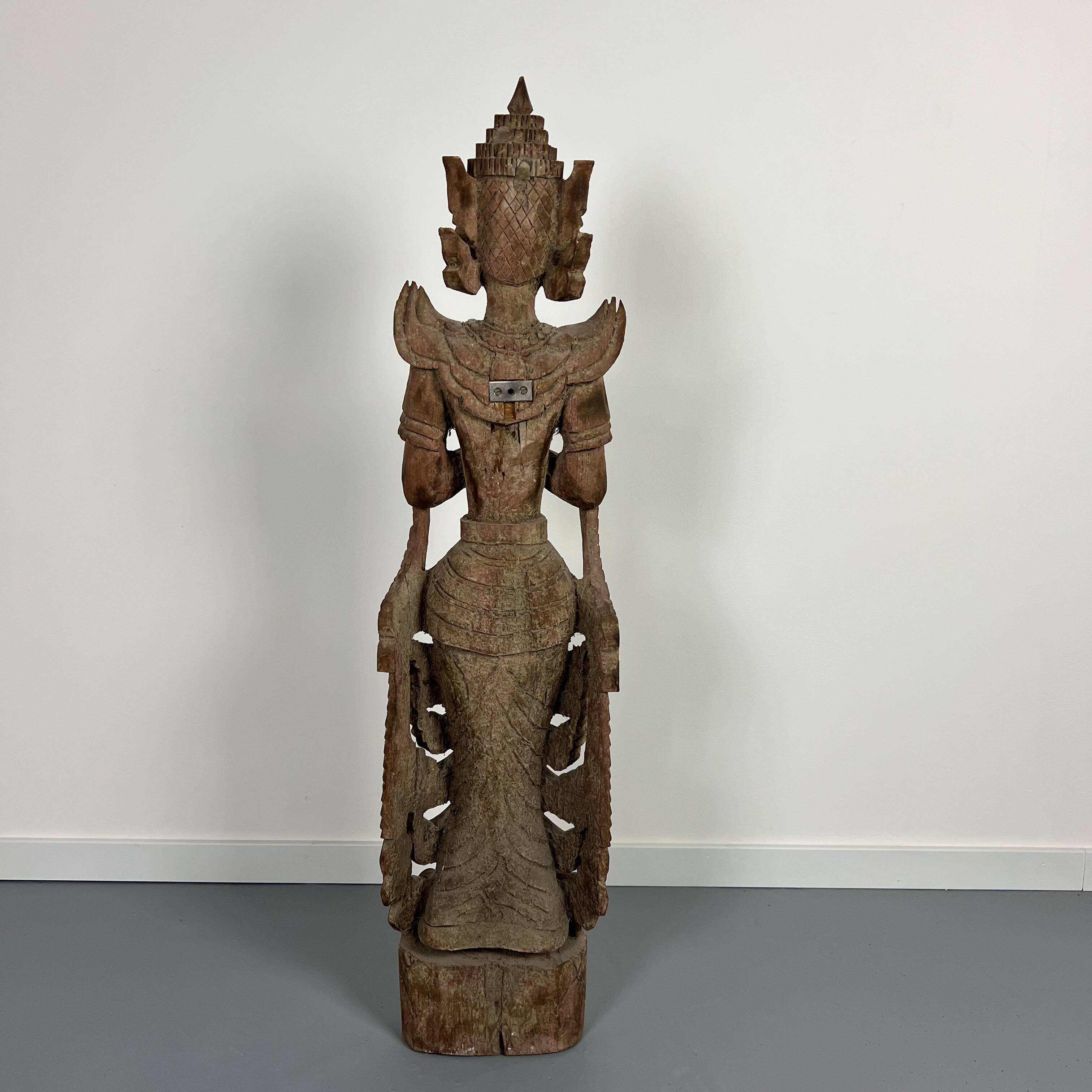 Grande statuette de kinaree, adorant, devi en bois sculpté. Thailande