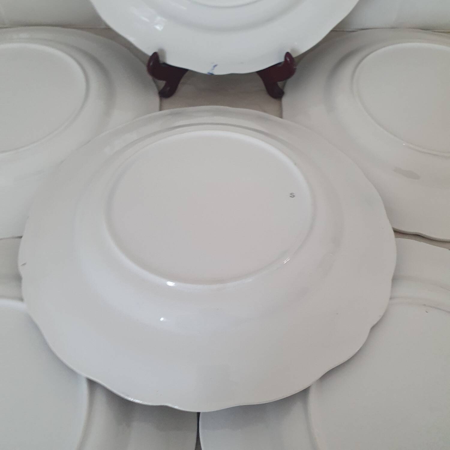6 earthenware plates with floral and pastoral scene motifs