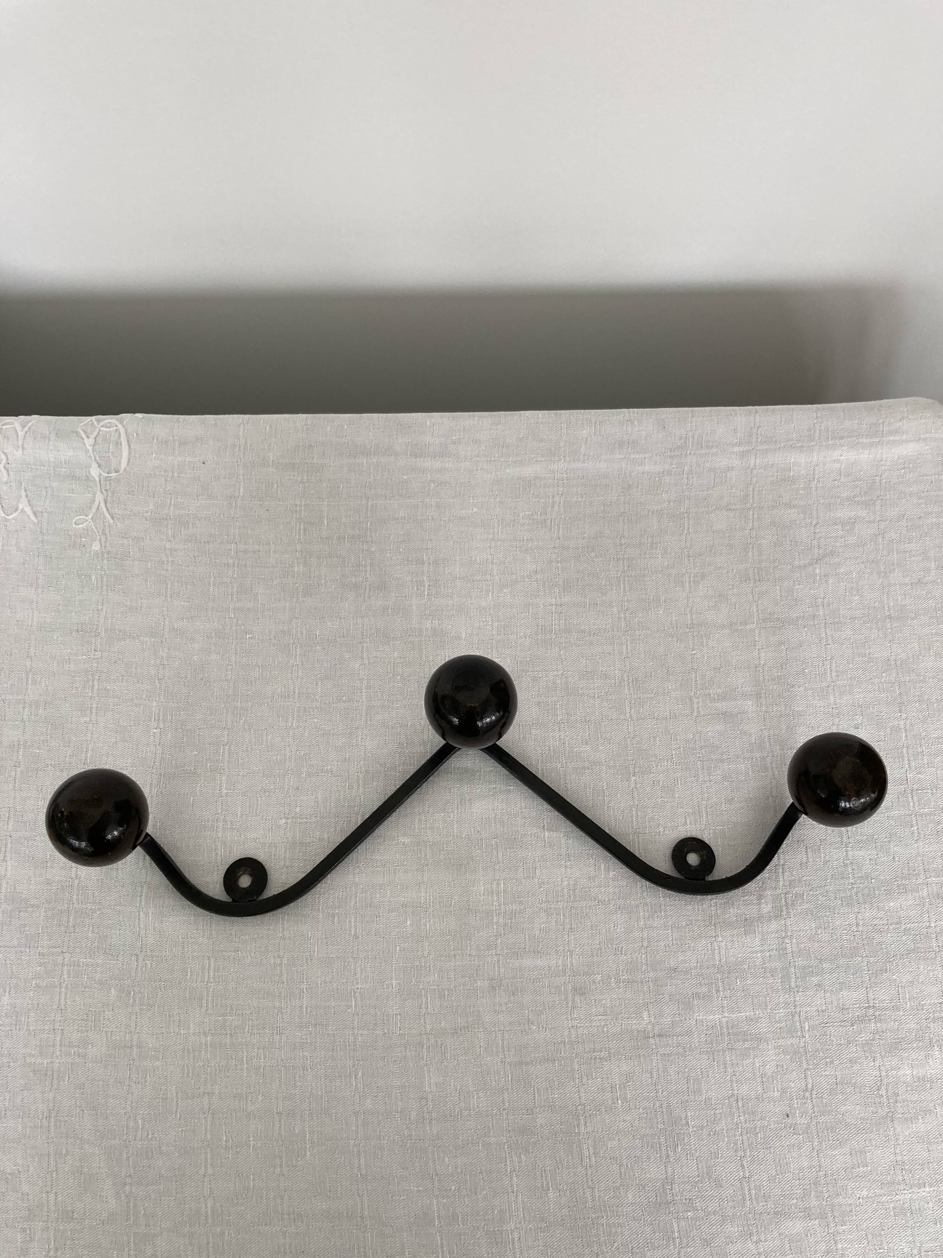 Hook 3 metal and wood support