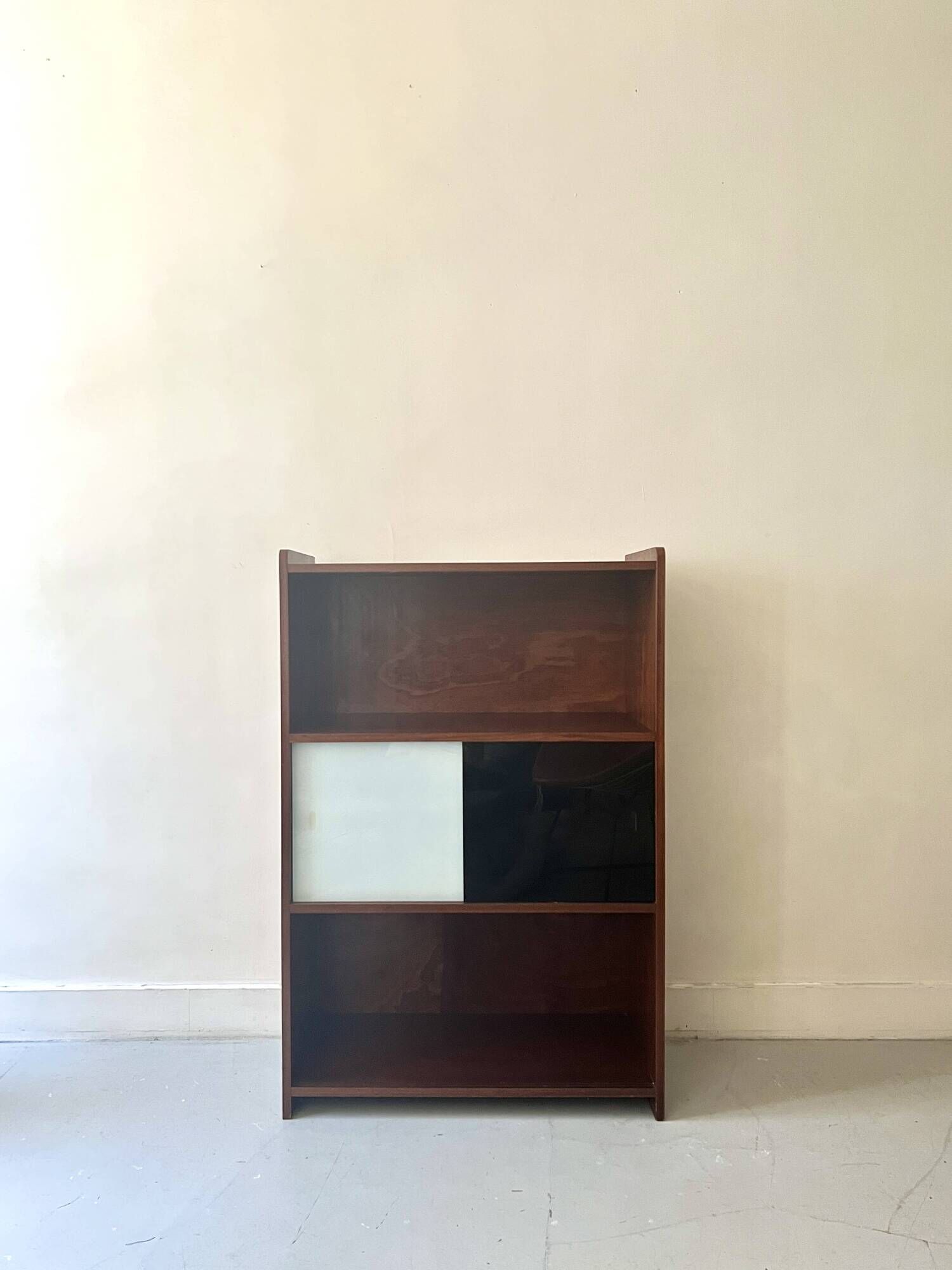 Grande bibliothèque bois mi- fermée par Rozaffy Éd.Meuble Oscar, design 50