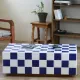 Table basse carrelée bleue et blanche damier
