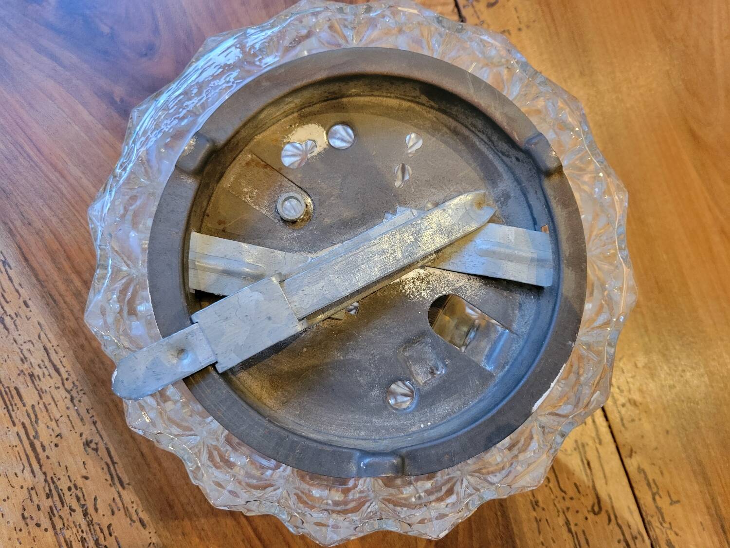 Diamond-pointed glass ceiling light