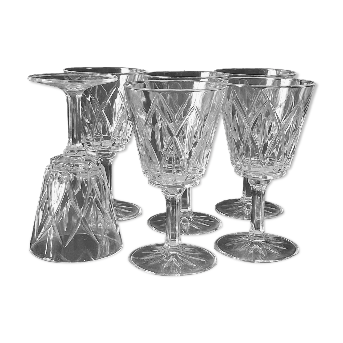 6 large wine glasses in semi-crystal from VMC in good condition.