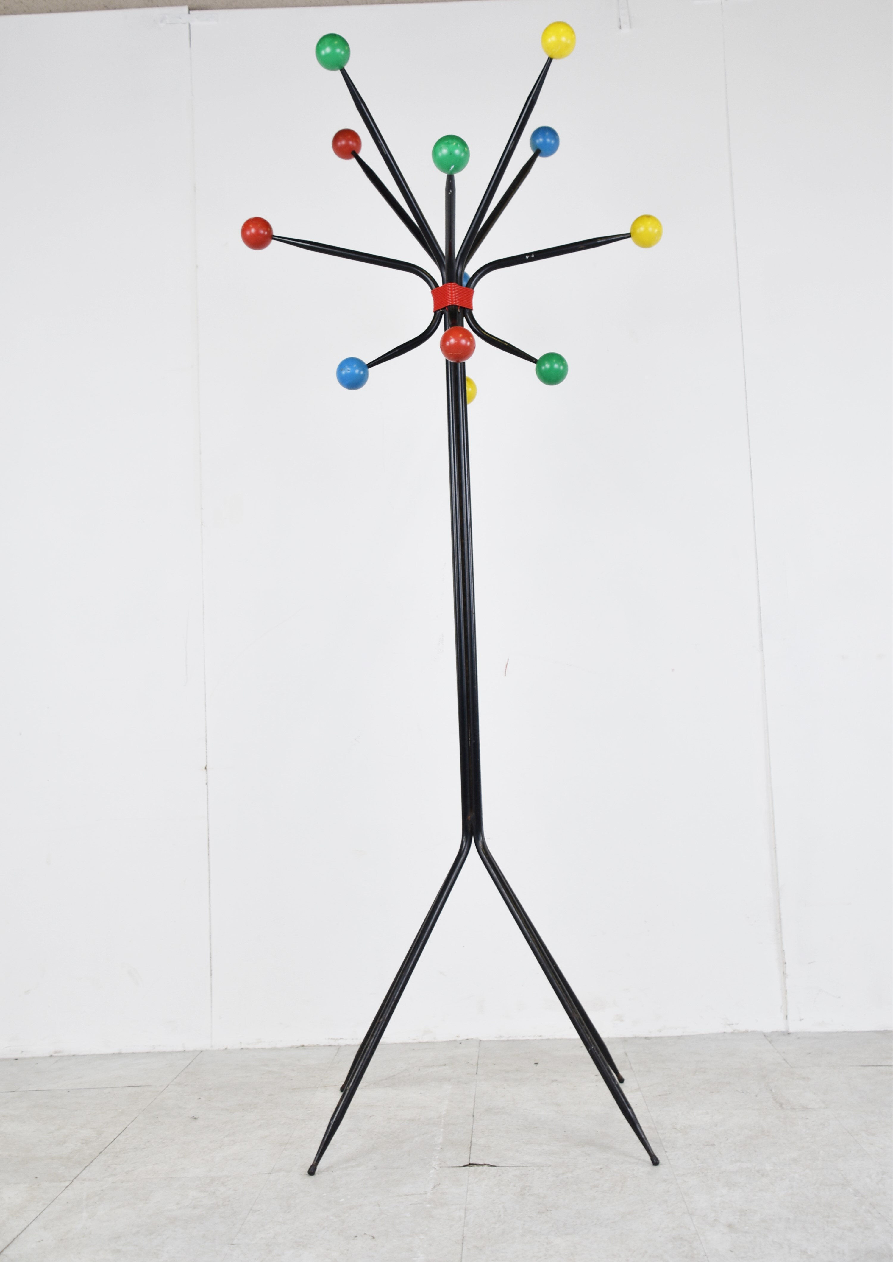 Porte-manteau atomique des années 50, milieu du siècle.