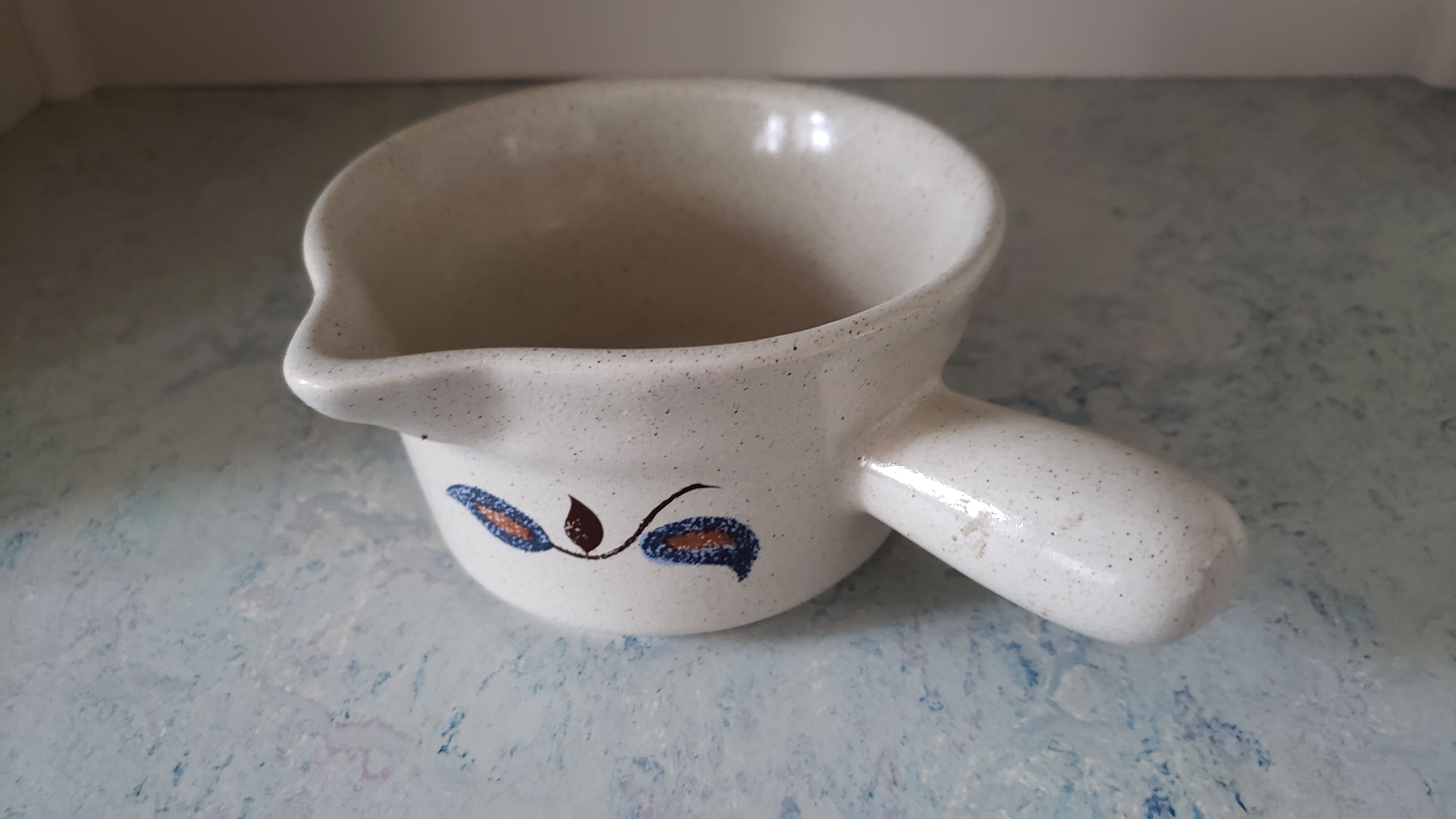 Small pitcher spout Saint Amand