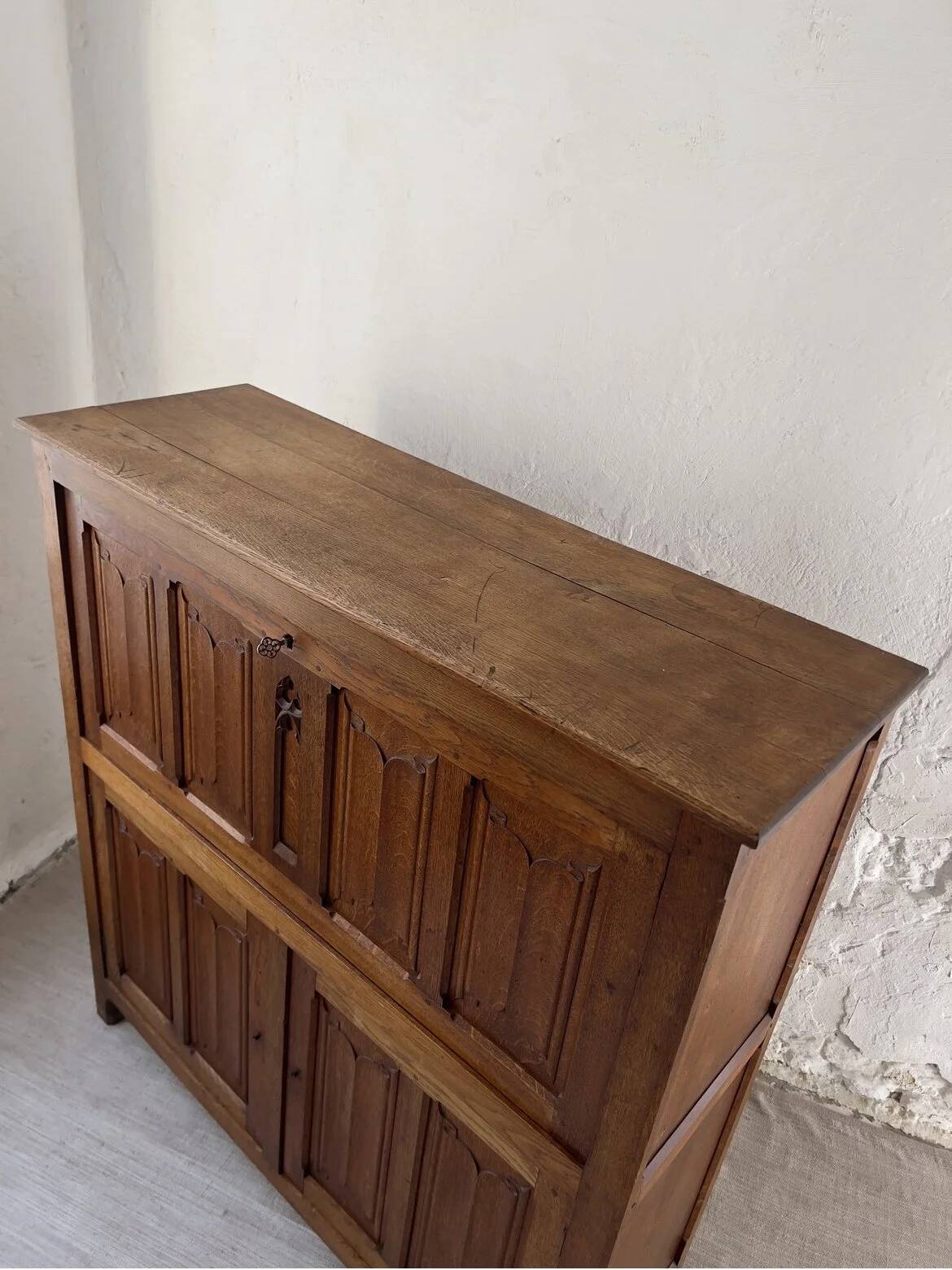 Gothic style carved oak cabinet | Belgium | 1900s