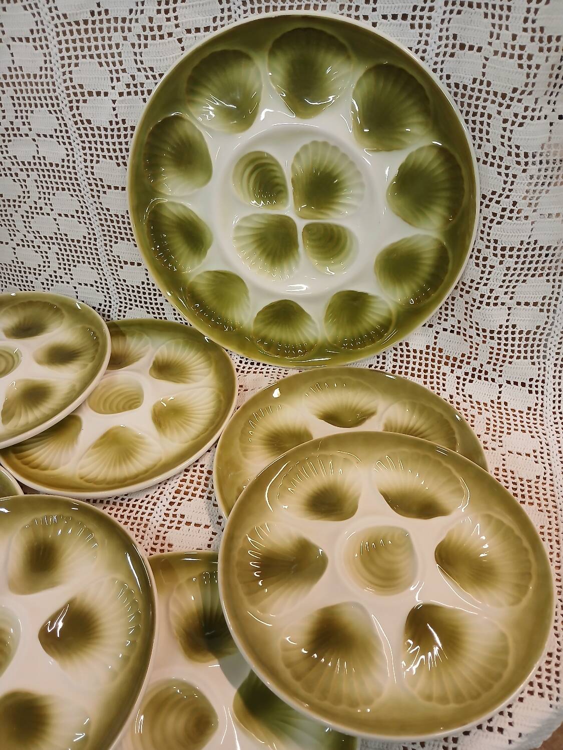 11 oyster plates + 1 Orchies Moulin des Loups dish