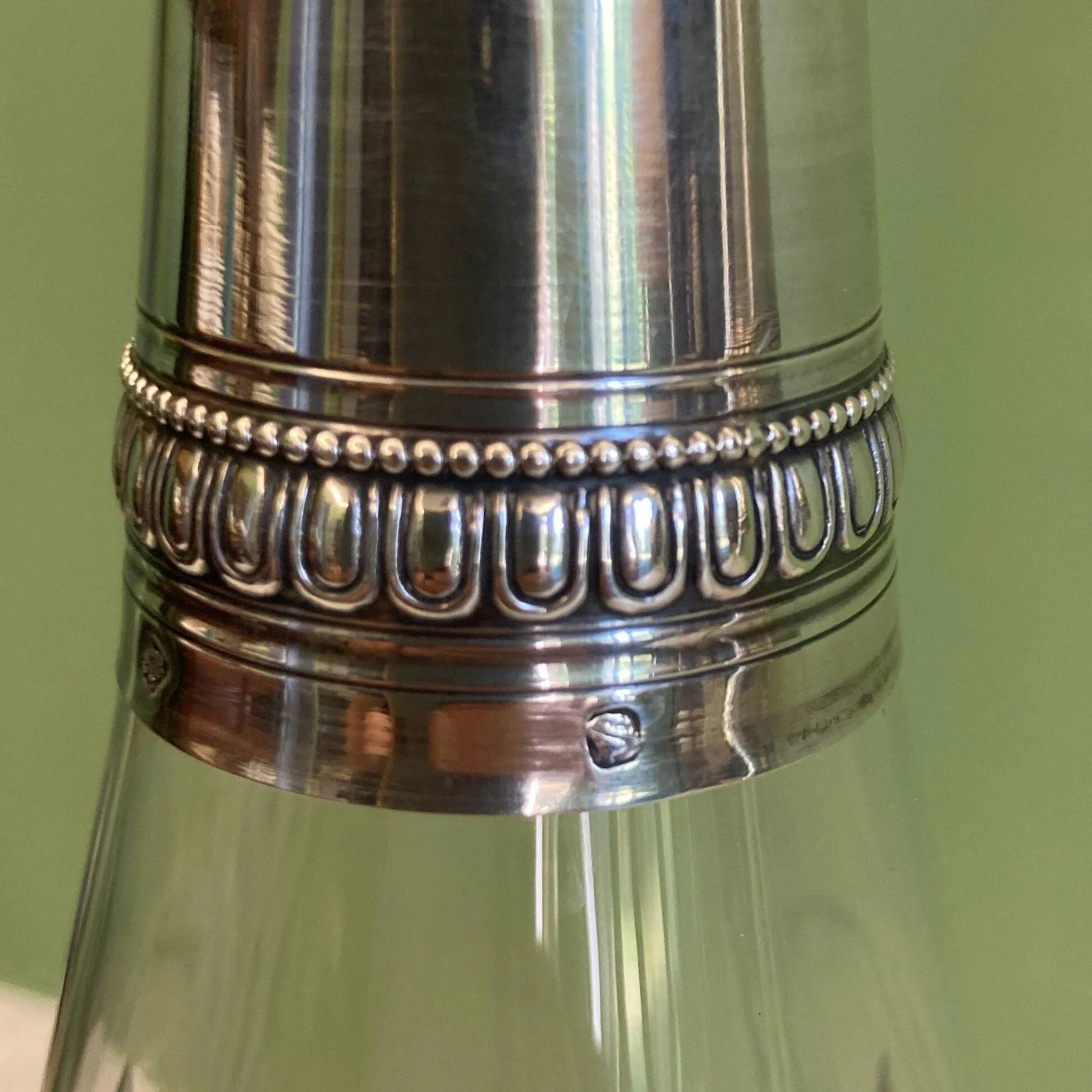 Beautiful pair of decanters from around 1910 in crystal and solid silver.