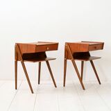 Paire de tables de chevet scandinaves des années 1950 avec étagère
