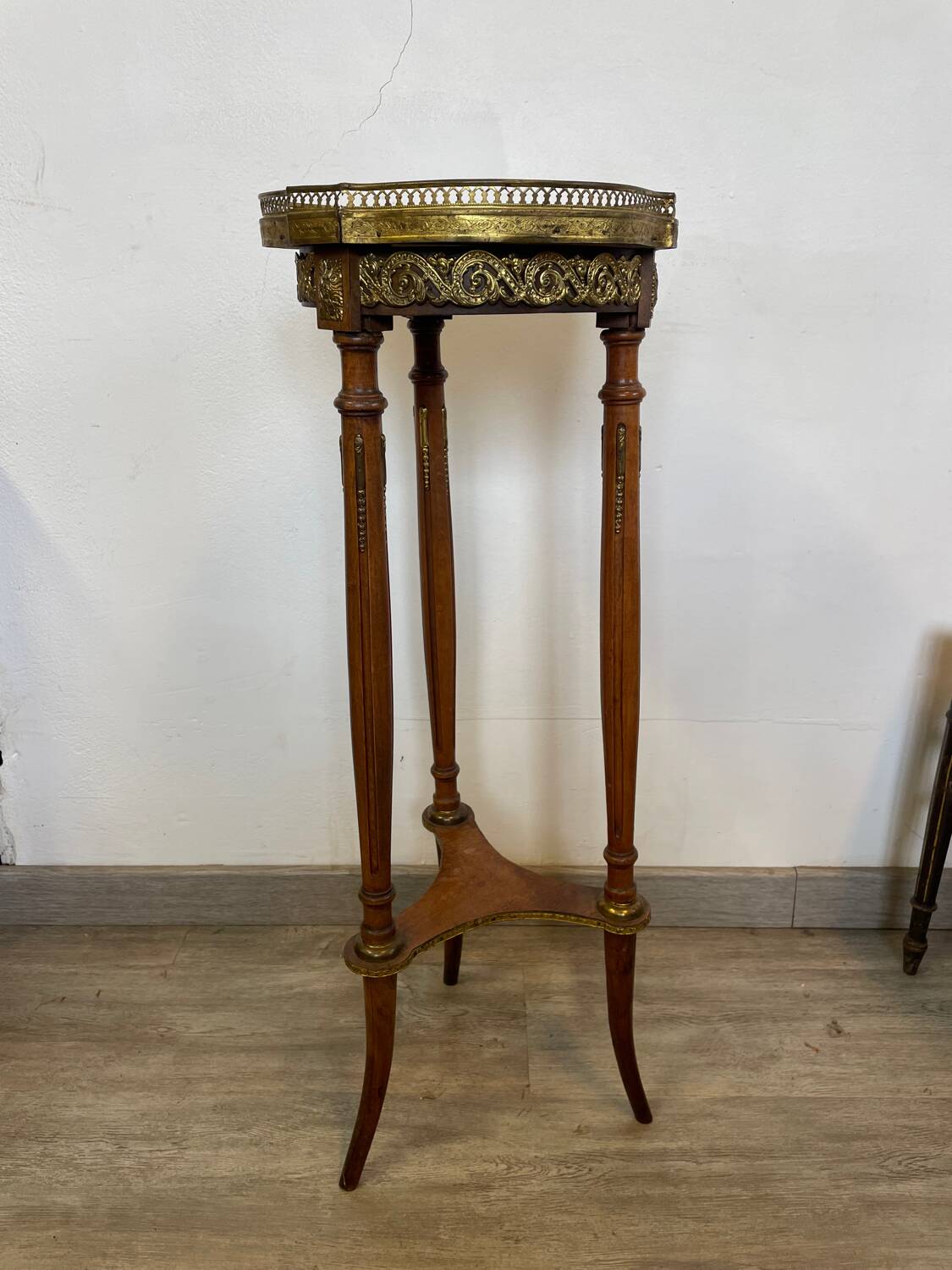 Napoleon III tripod stand