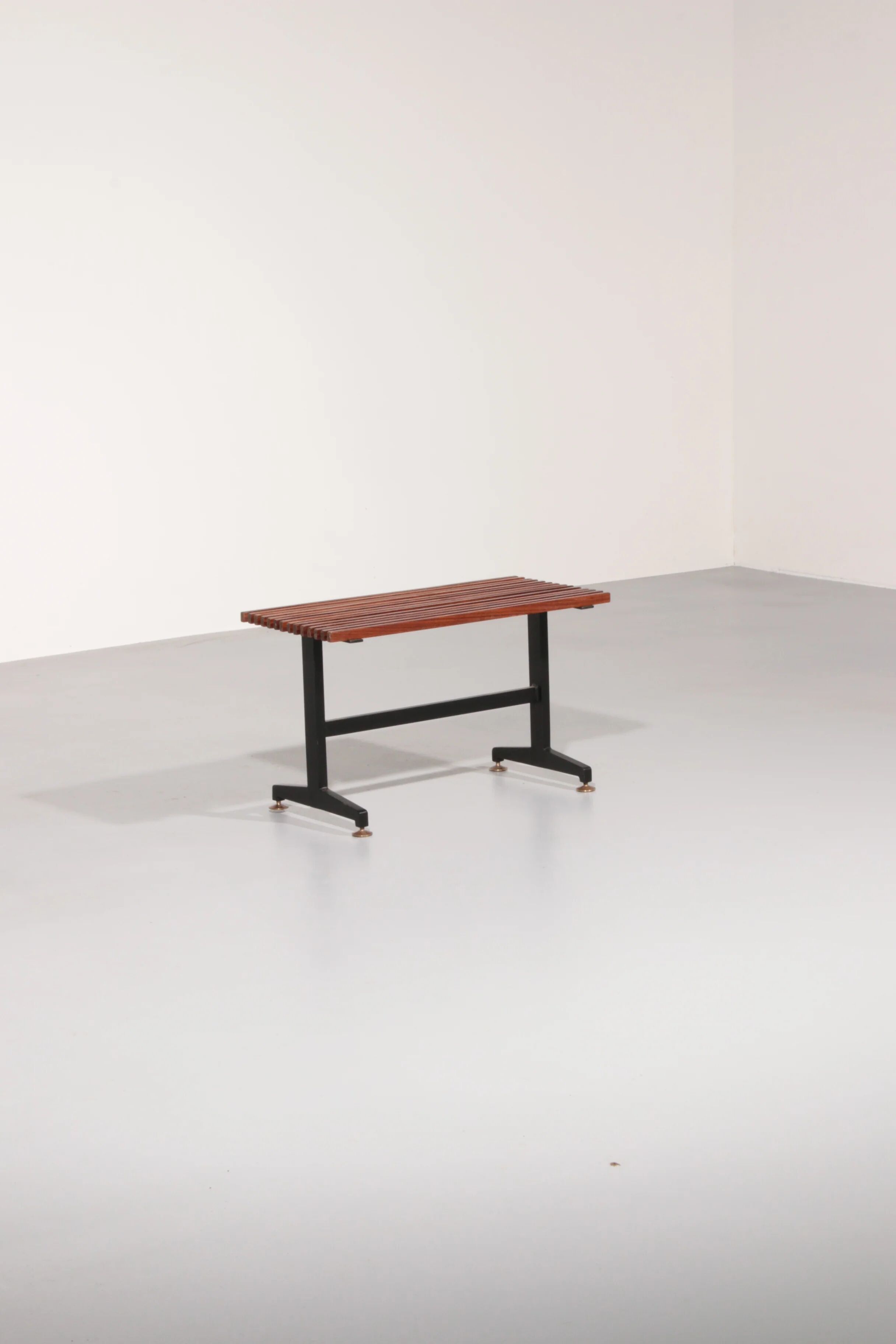 Mid-century Italian bench 1960s with black metal frame, gilded brass legs and solid teak slats