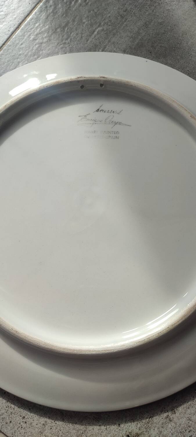 Large wall plate in majolica signed by Enrique Crespo, Artesania years.