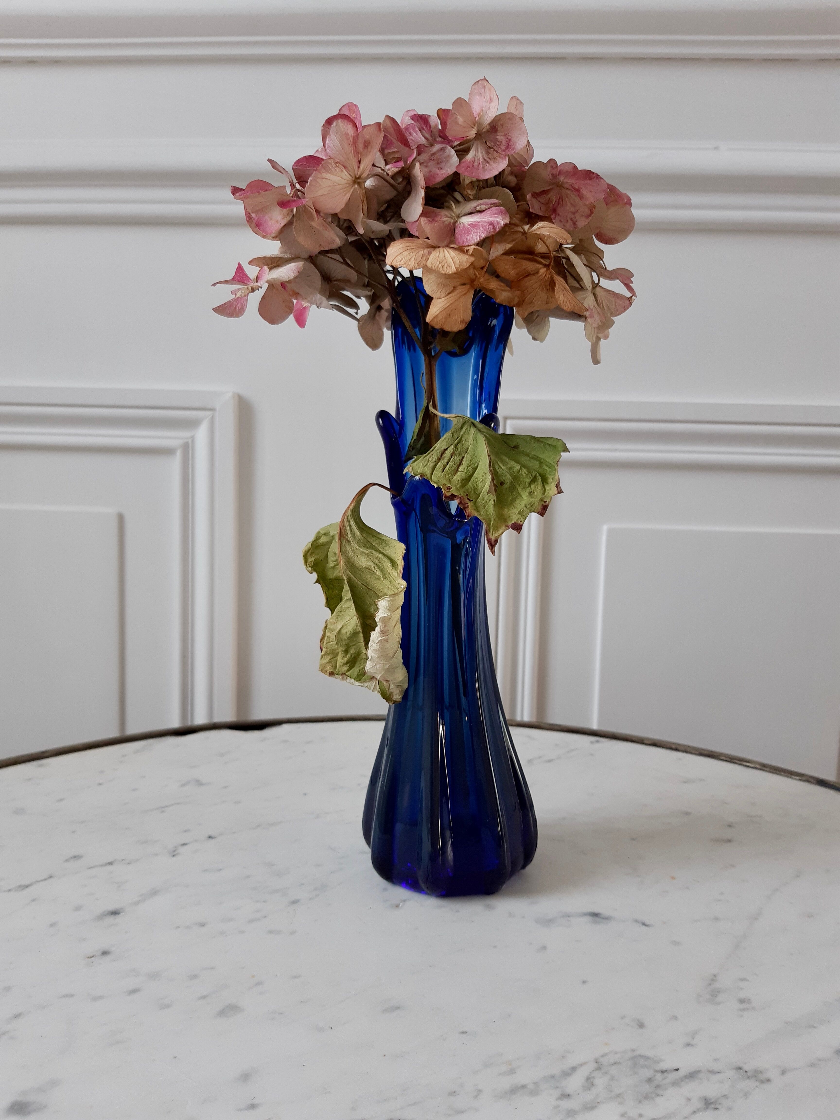 Soliflore in king blue glass paste