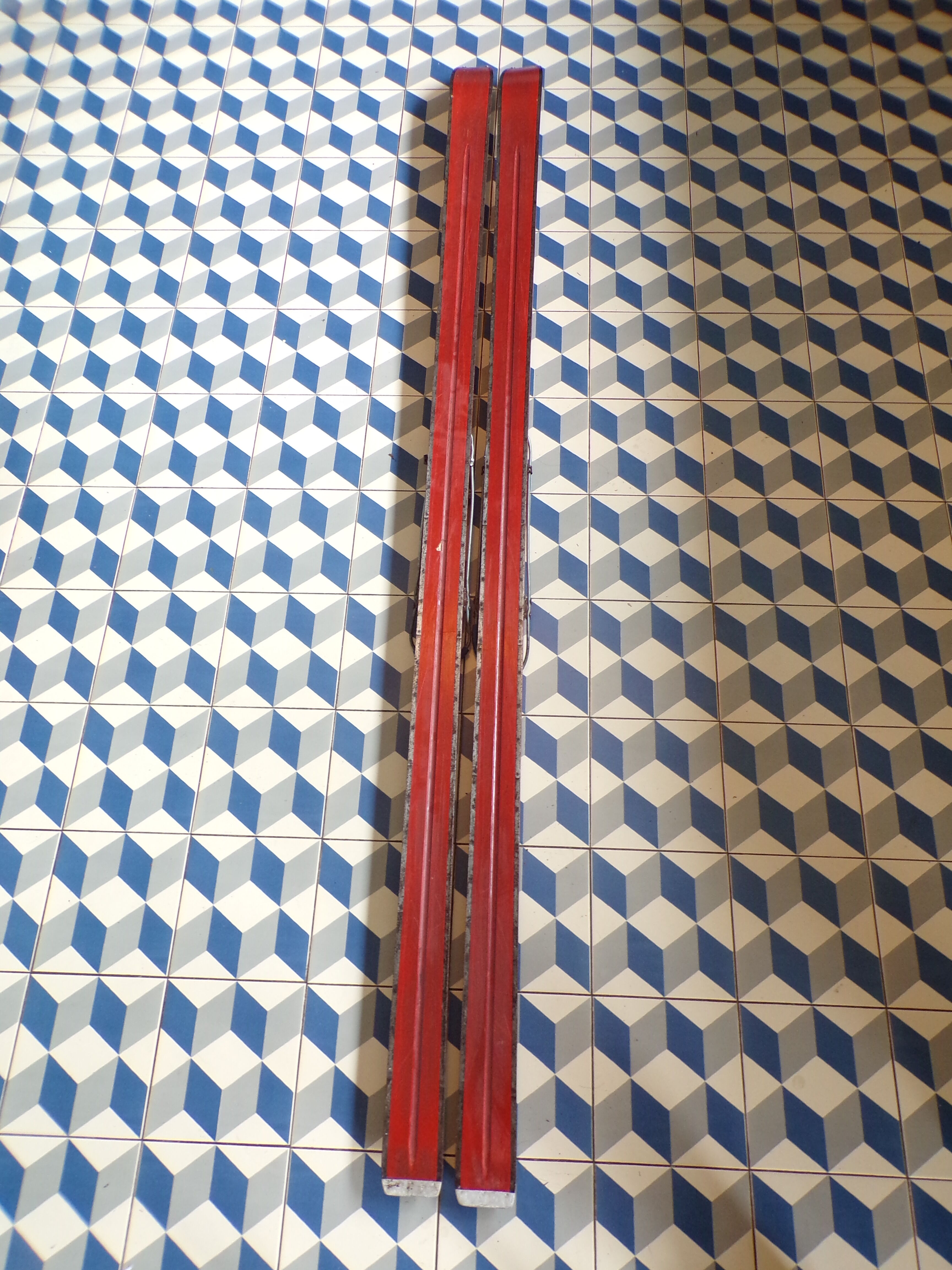 Paire de skis vintage L=210 cm