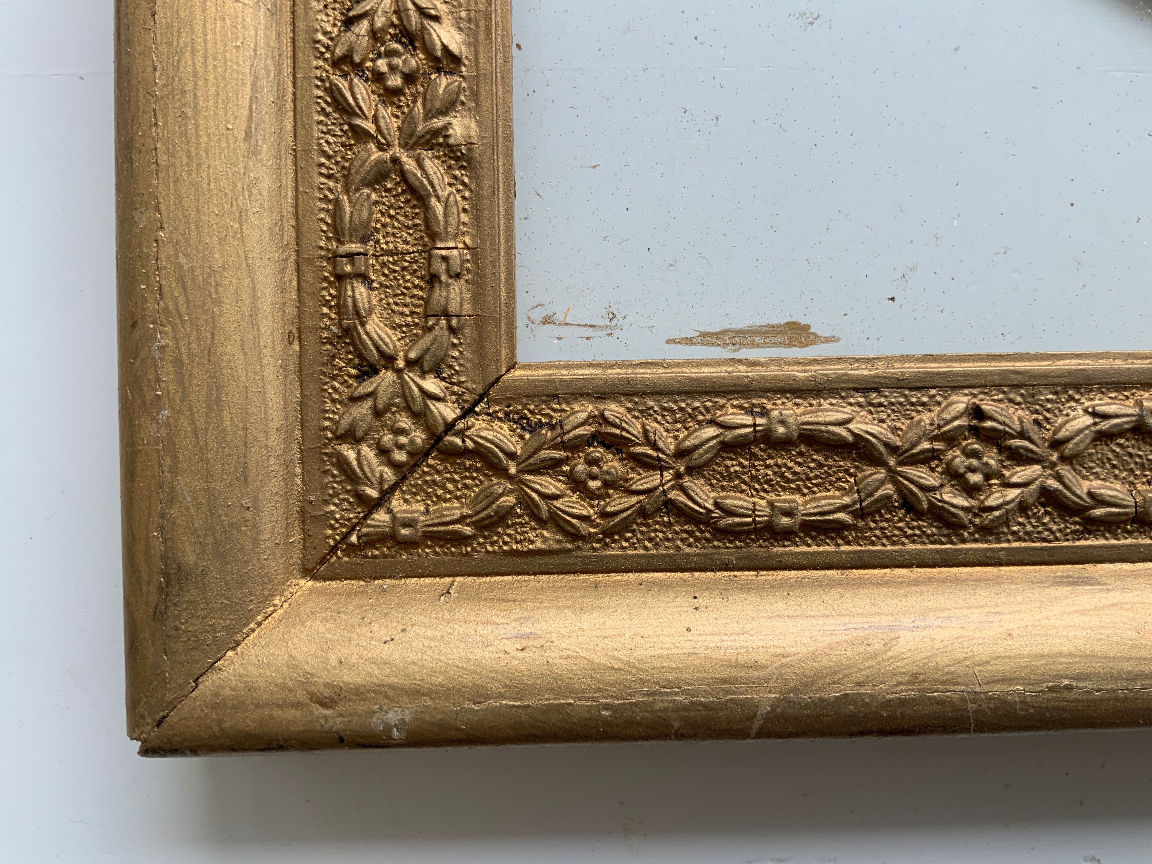 Old wooden frame 30s