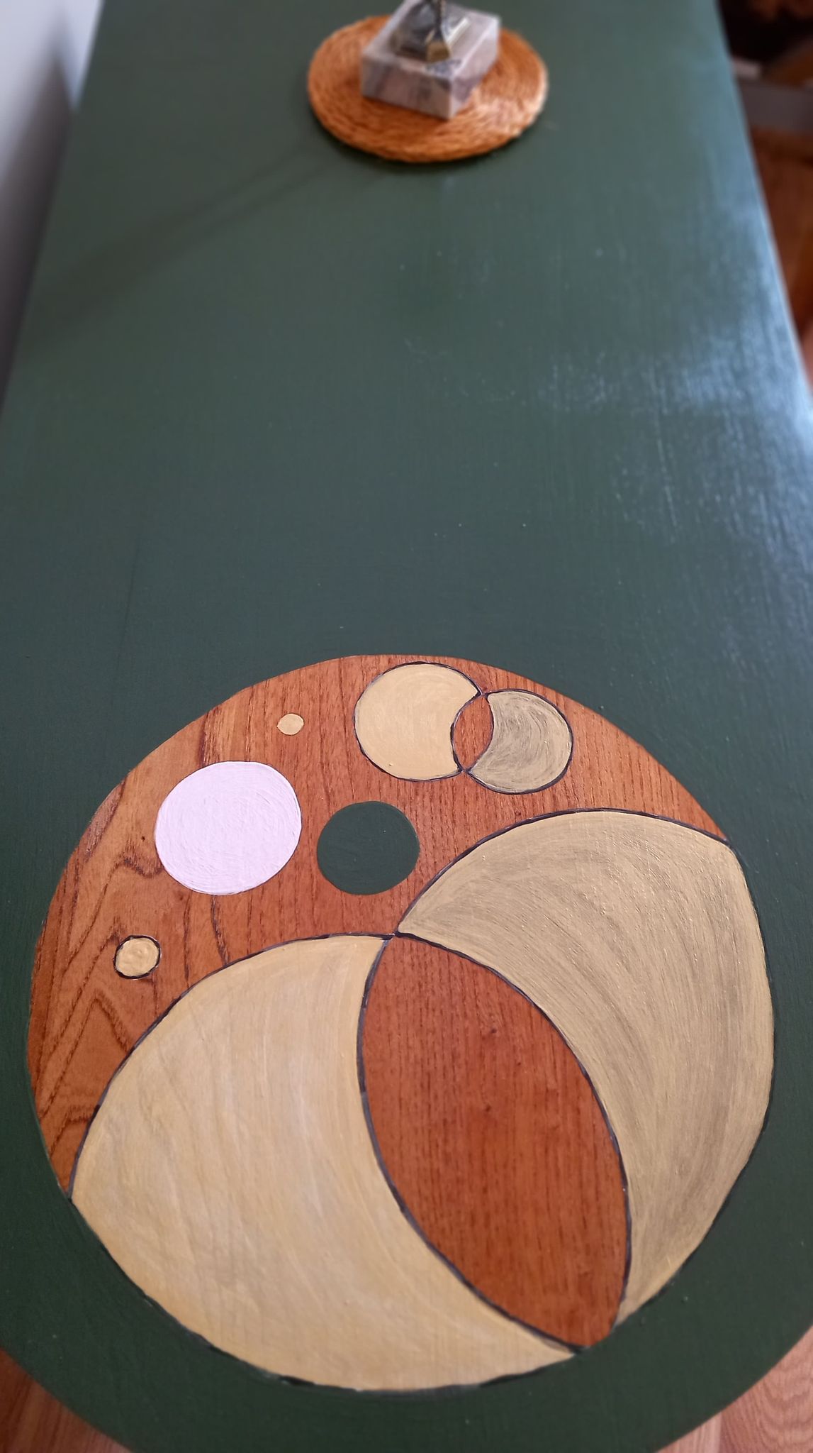 Mini artdeco bar on roulette