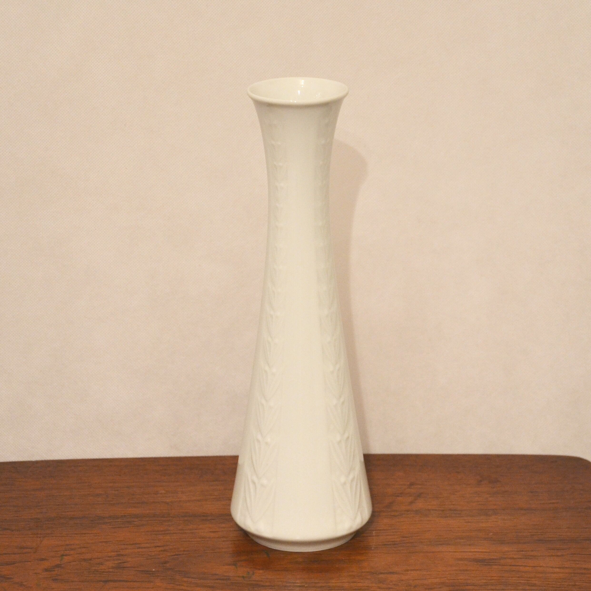 Trio of vases in white porcelain