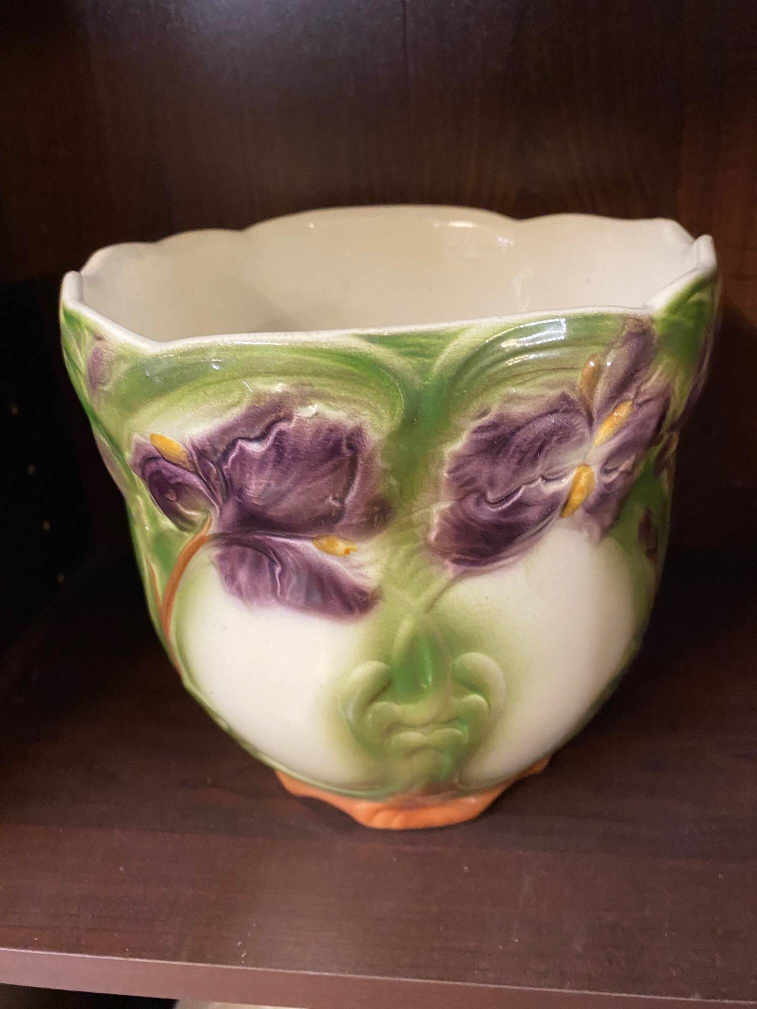 Cache pot barbotine iris decor tons vert et mauve digoin faience