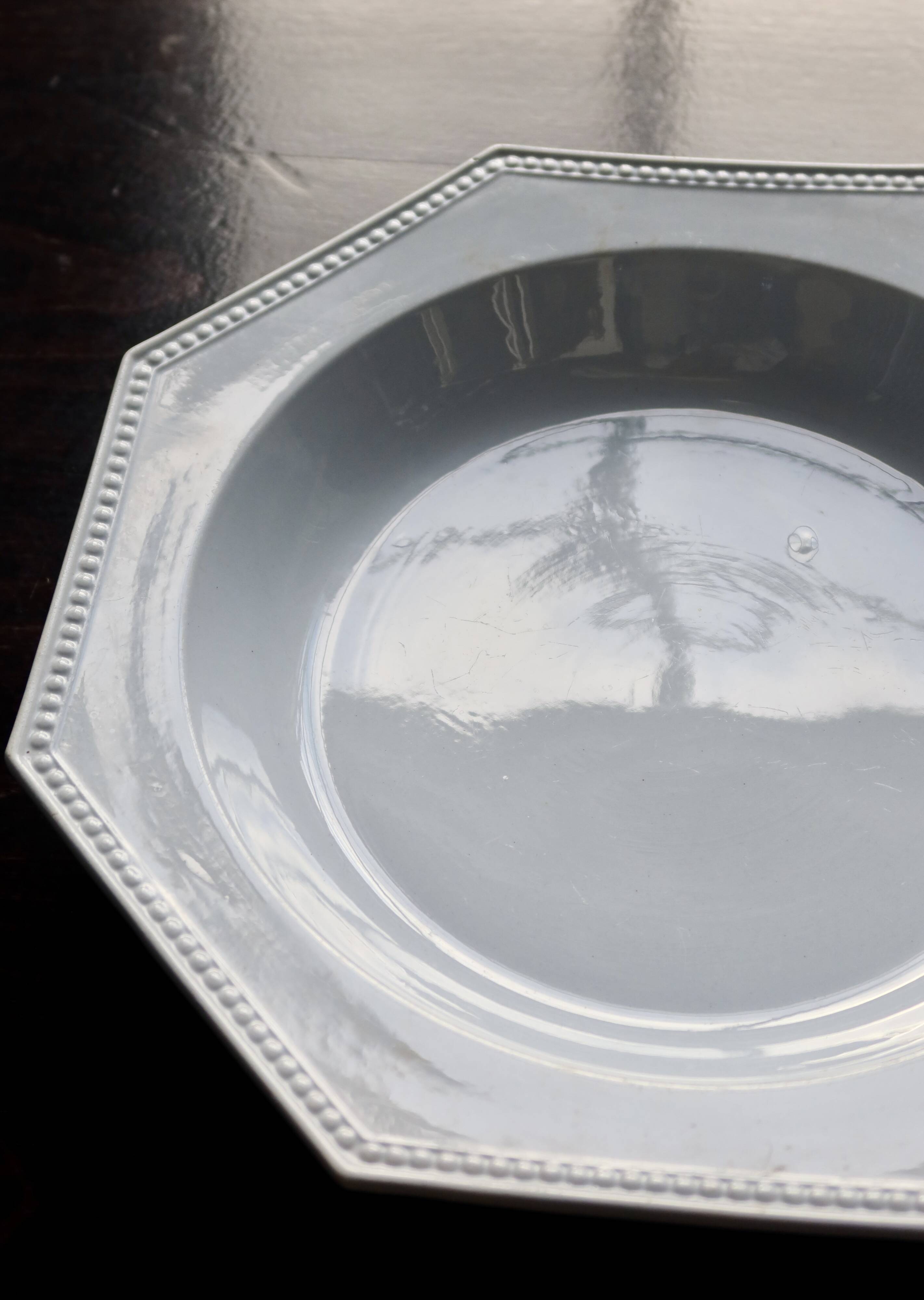 Antique octagonal platter from Creil and Montereau - Pearl pattern - Pale blue-grey