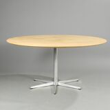 Arne Jacobsen dining table model A 826