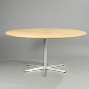 Arne Jacobsen dining table model A 826