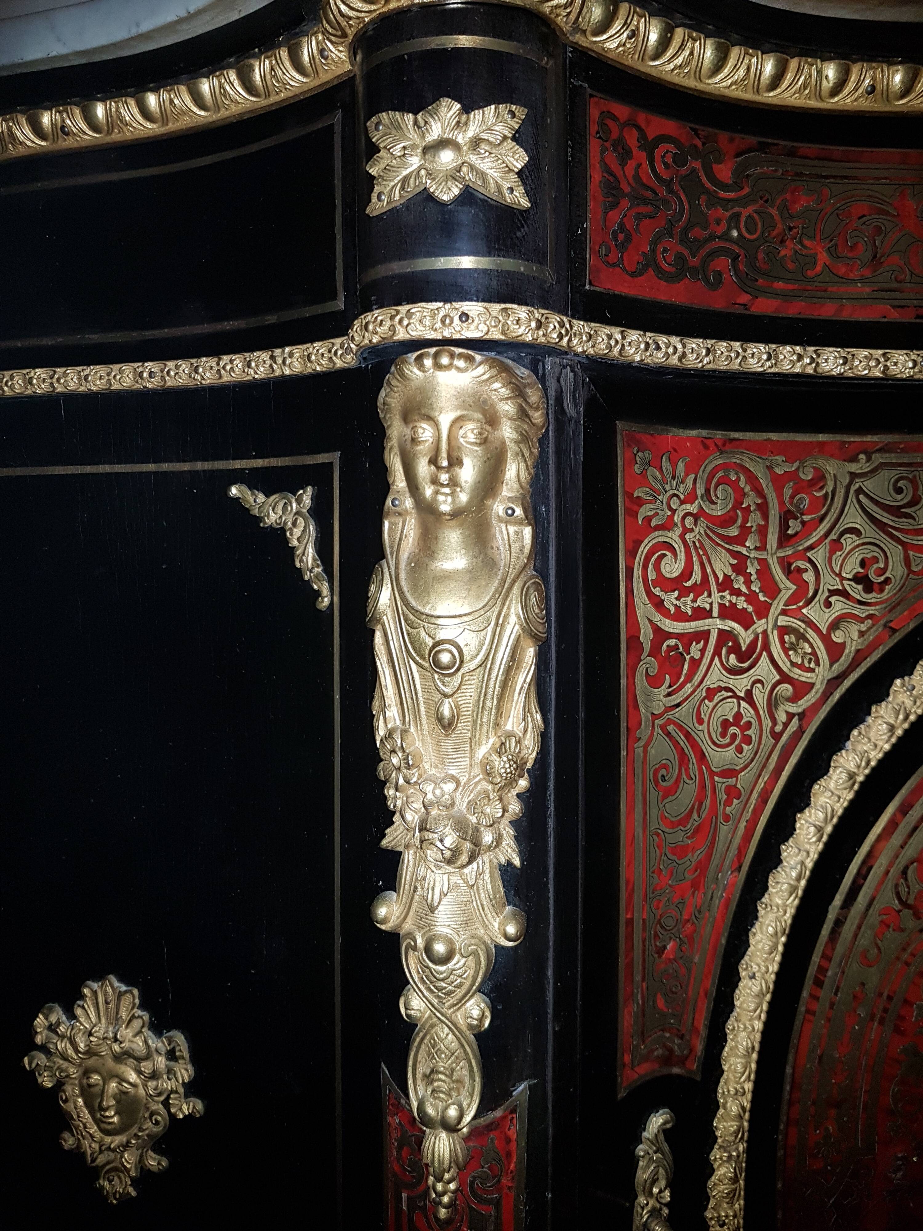 Authentic chest of drawers