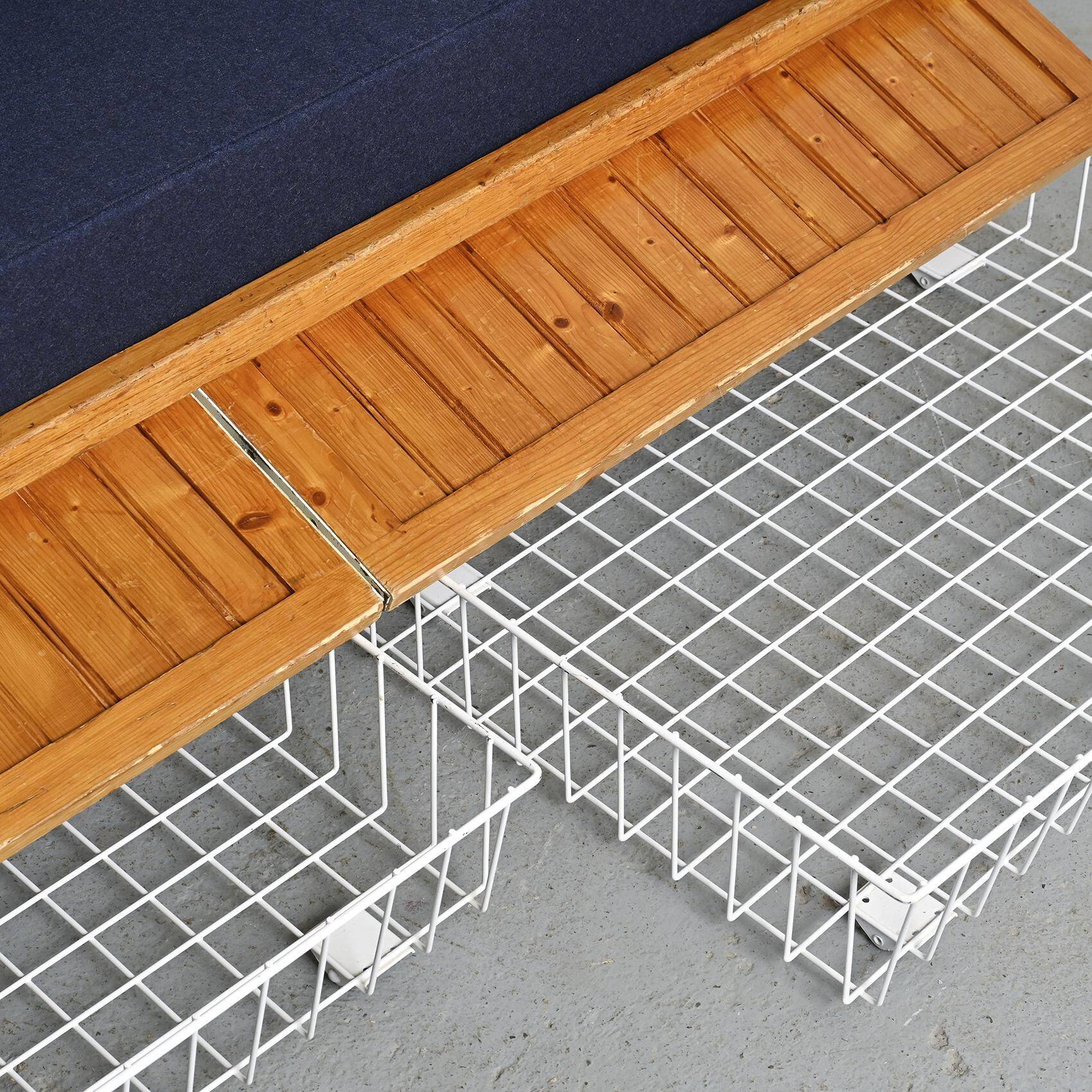Banquette-lit par Charlotte Perriand, Les Arcs 1970