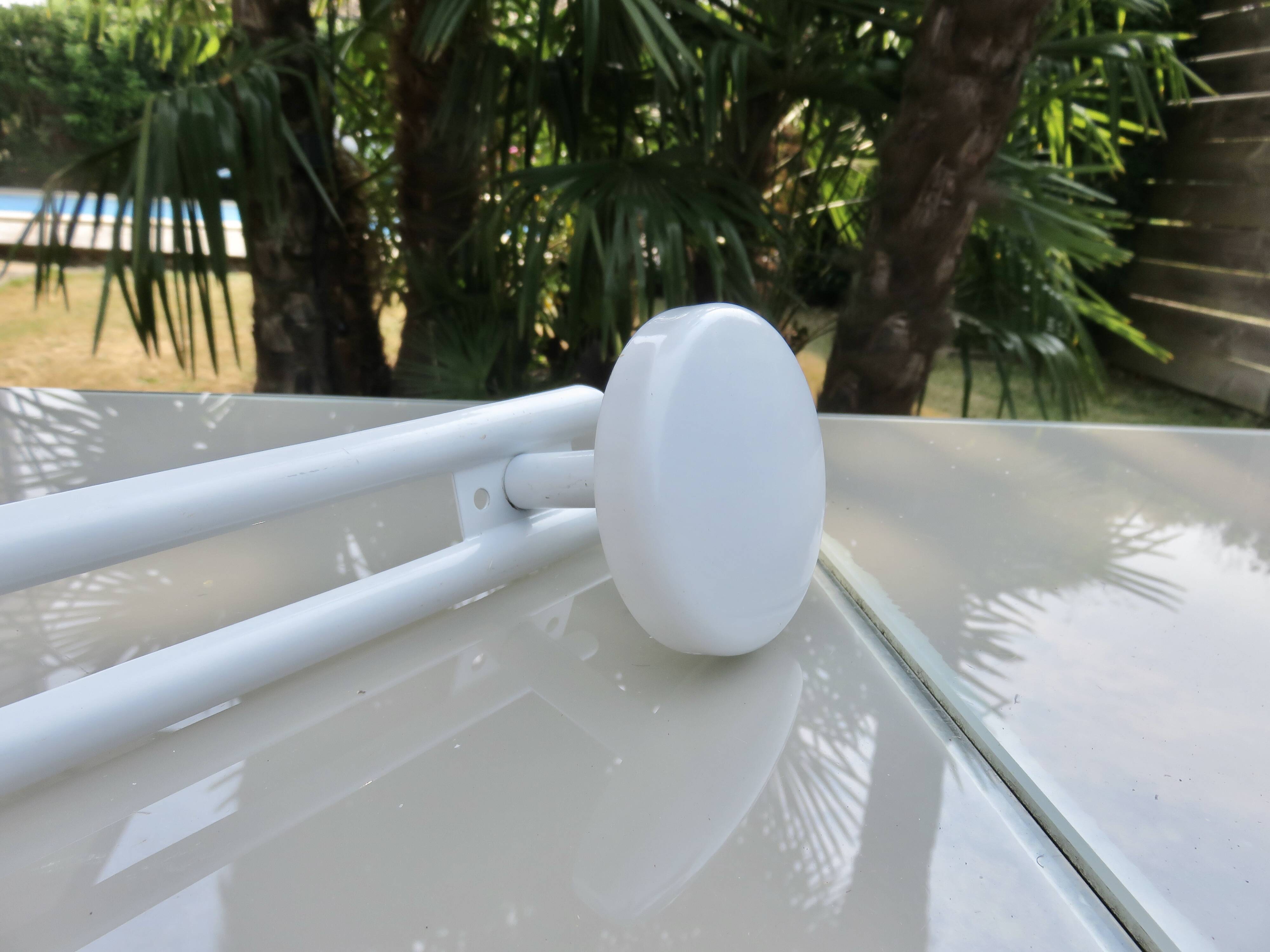 White lacquered metal wall coat rack, 3 hooks, 80s