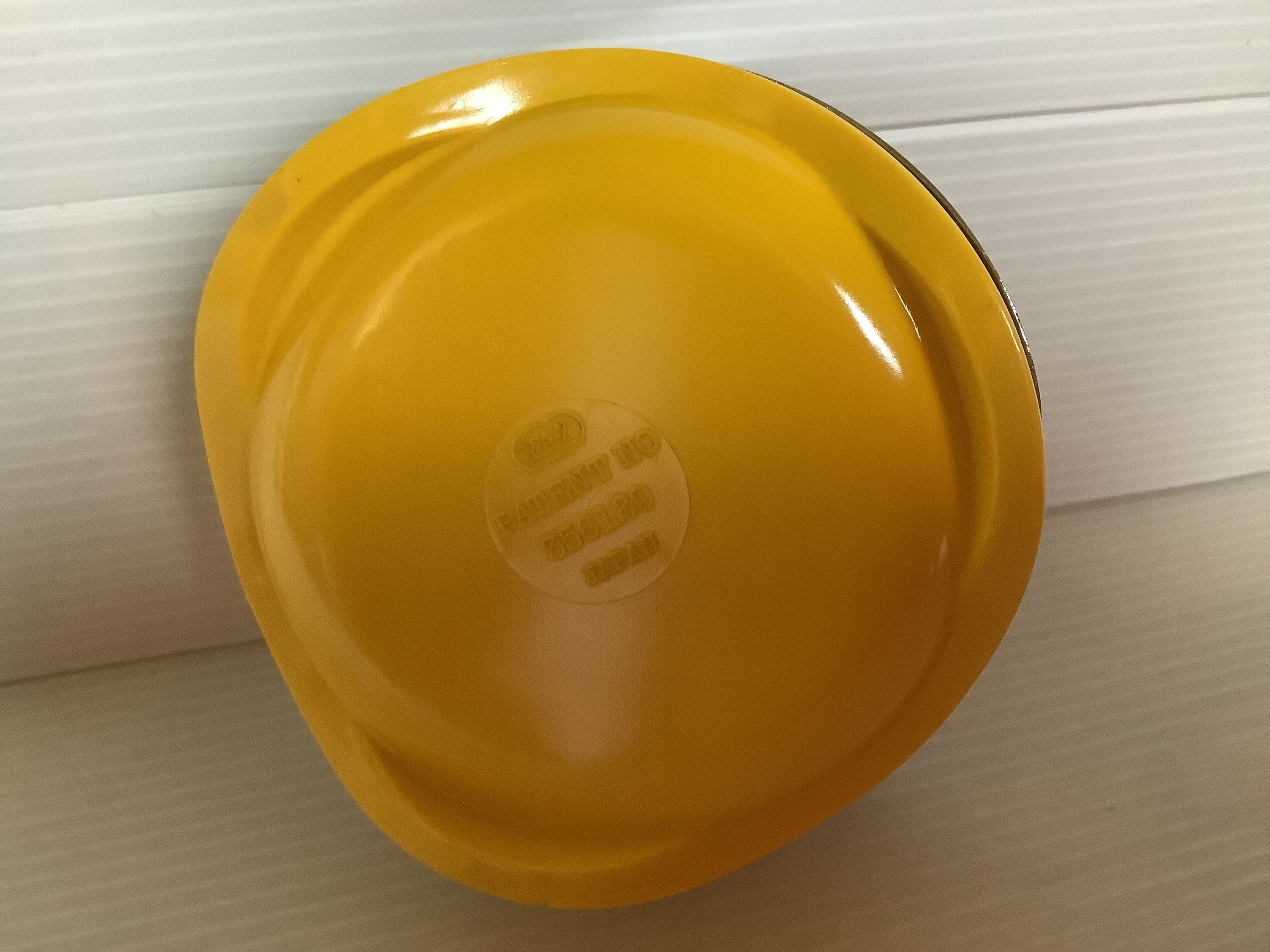 Pair of ashtrays Yax patent Japan