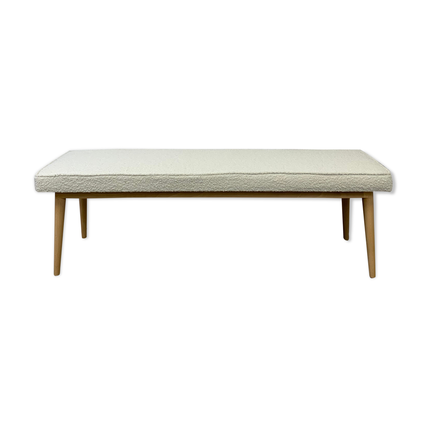 Scandinavian-line bench