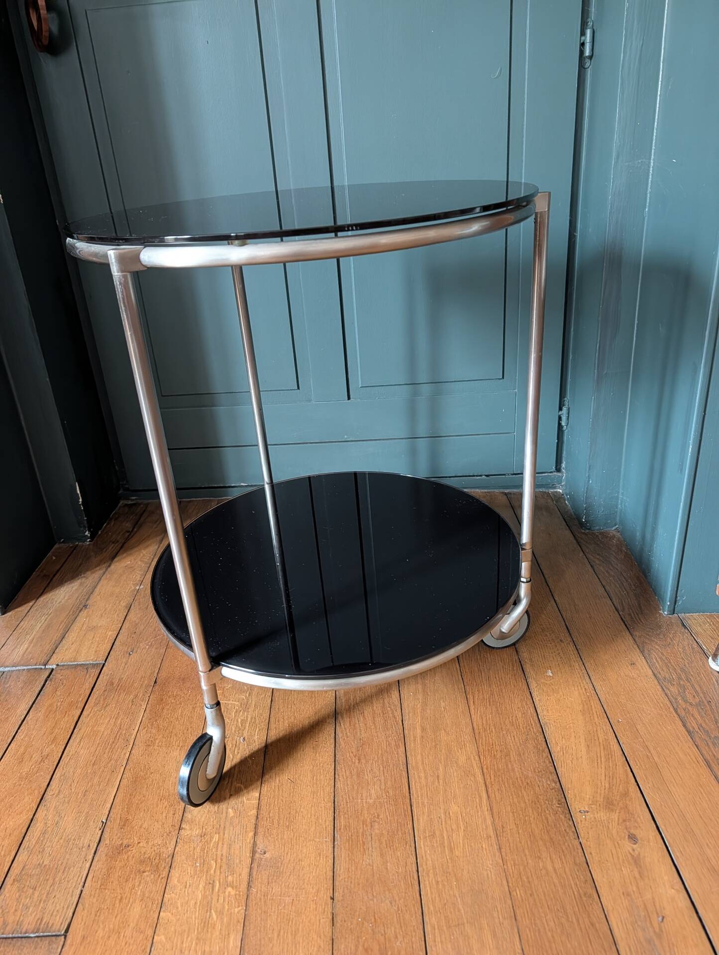 Vintage side table on wheels – black glass top