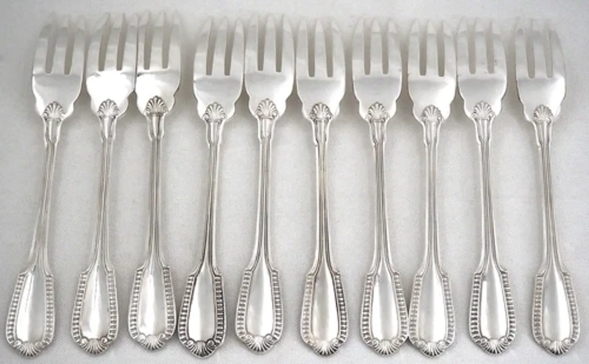Boulenger Godrons 10 fish cutlery sets, 20 pieces silver-plated metal in excellent condition.