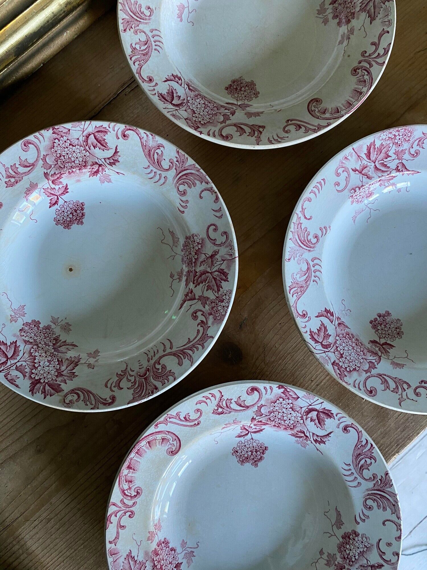 Set of 6 hollow plates in Iron Earth model Snowball, Saint Amand