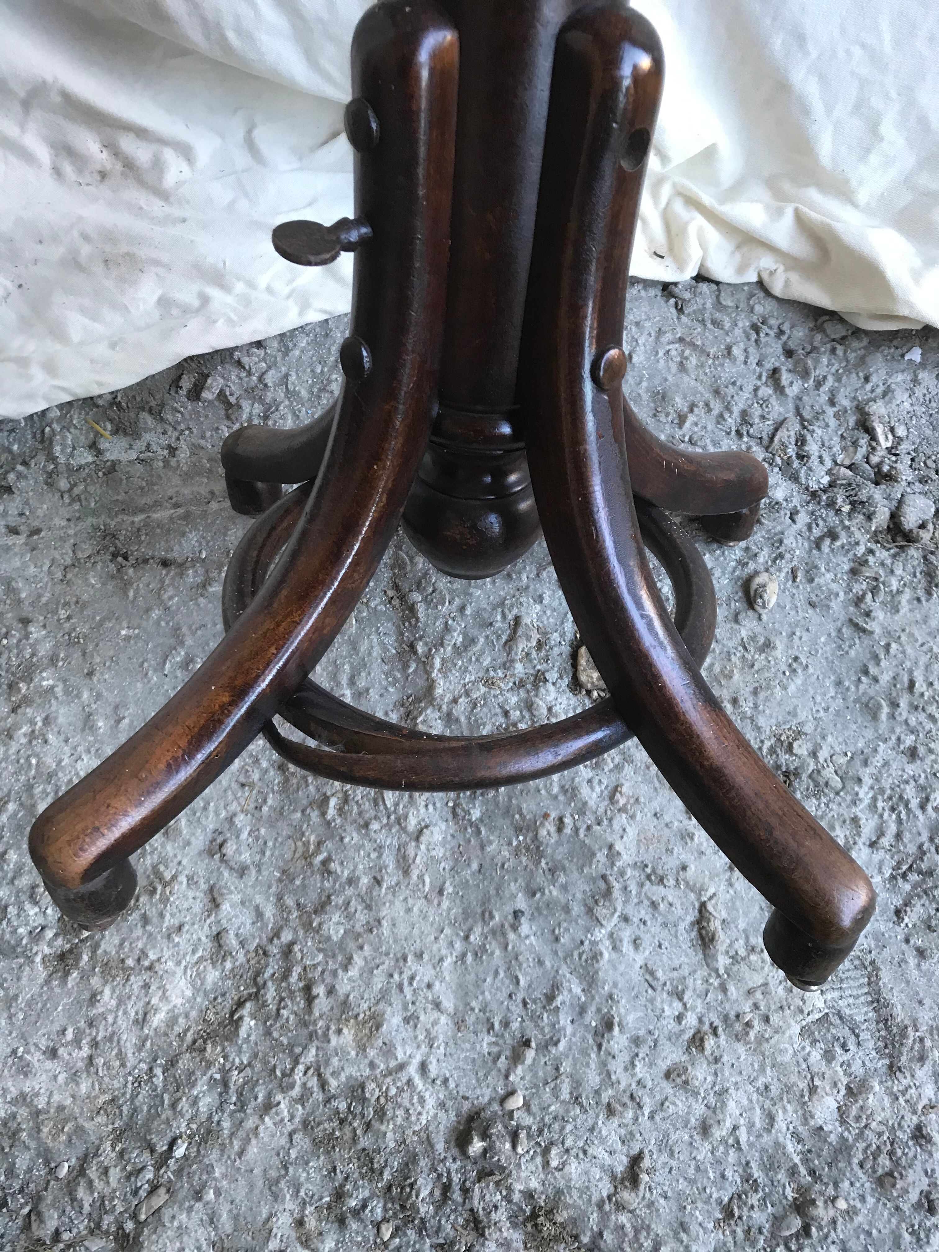 Former tabouret piano thonet by fishel wood curve assise cannée a vintage vis