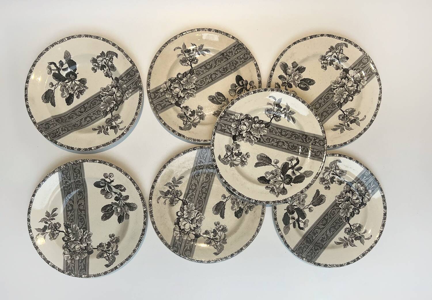 Floral iron earth plate