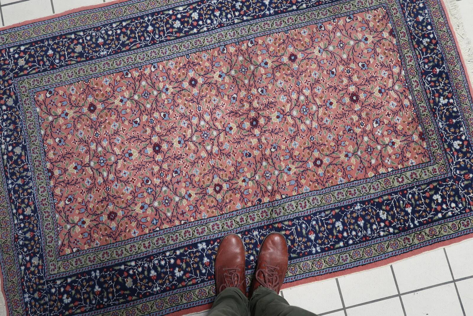 Handmade vintage Indian Agra rug 121cm x 183cm 1960s