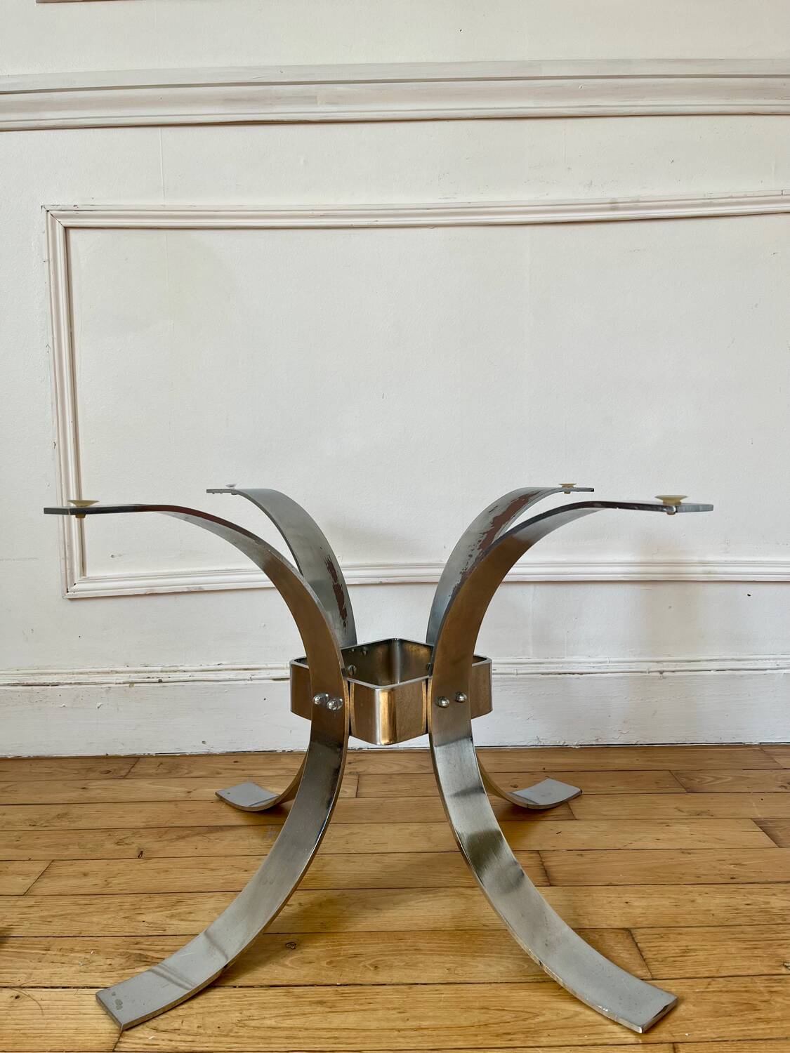 Round smoked glass coffee table from the 70s