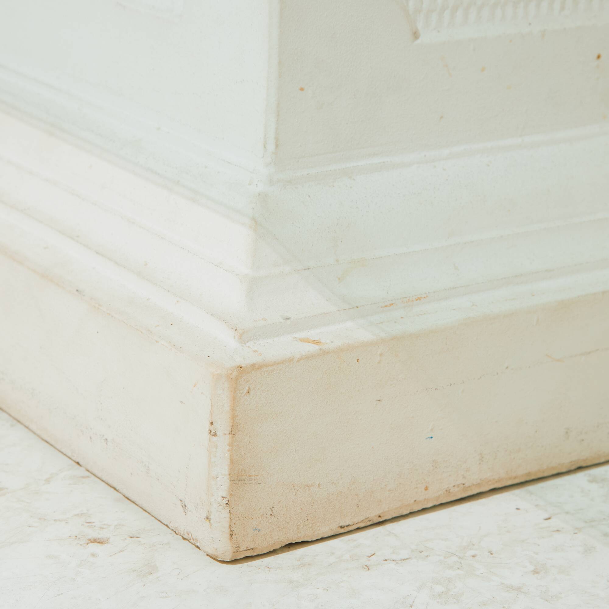 MK10238 Glass and concrete coffee table