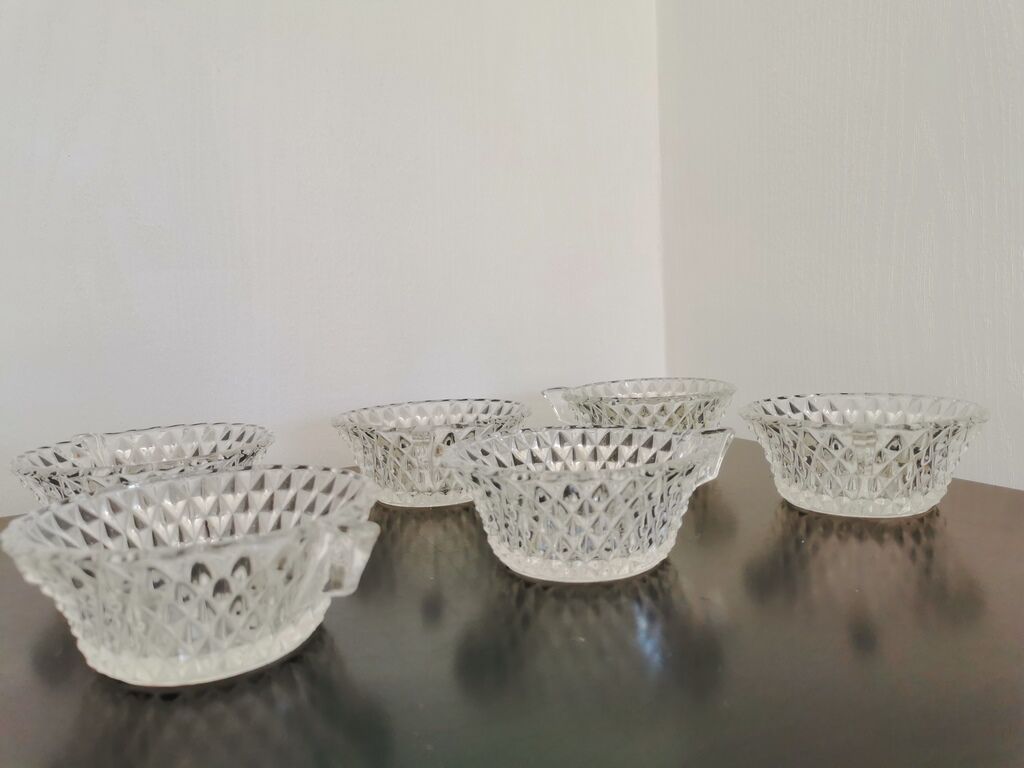 Set of 8 cups/ramekins with diamond cut glass handles