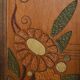 Buffet ou armoire d'angle, à 3 faces, en bois massif, sculpté et peint.
